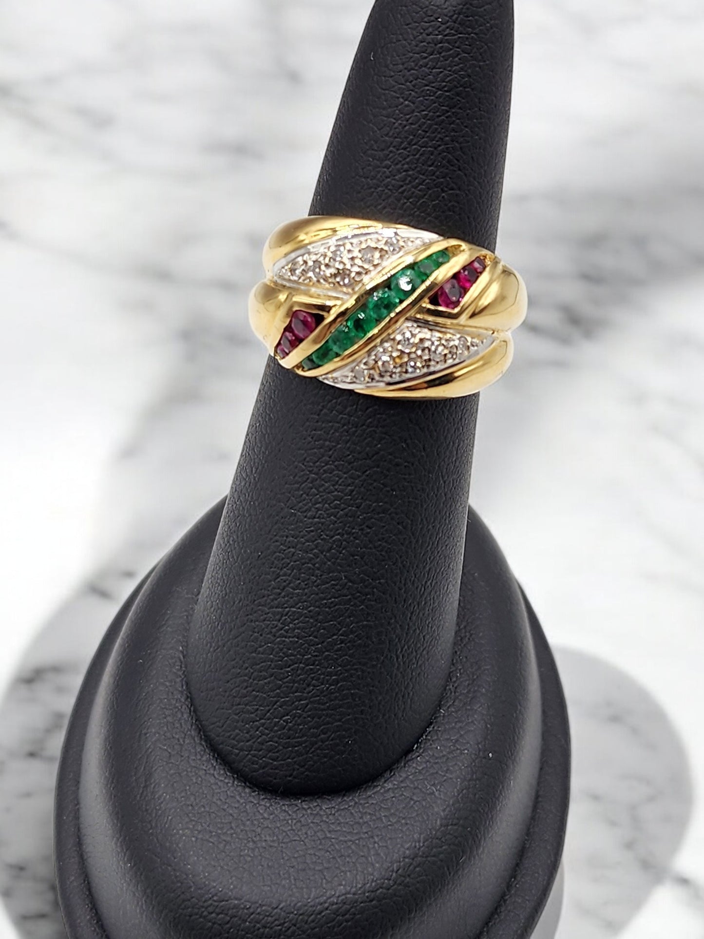 18KT Yellow Gold 0.60cttw Emerald/Ruby W/.12cttw Diamond Ring