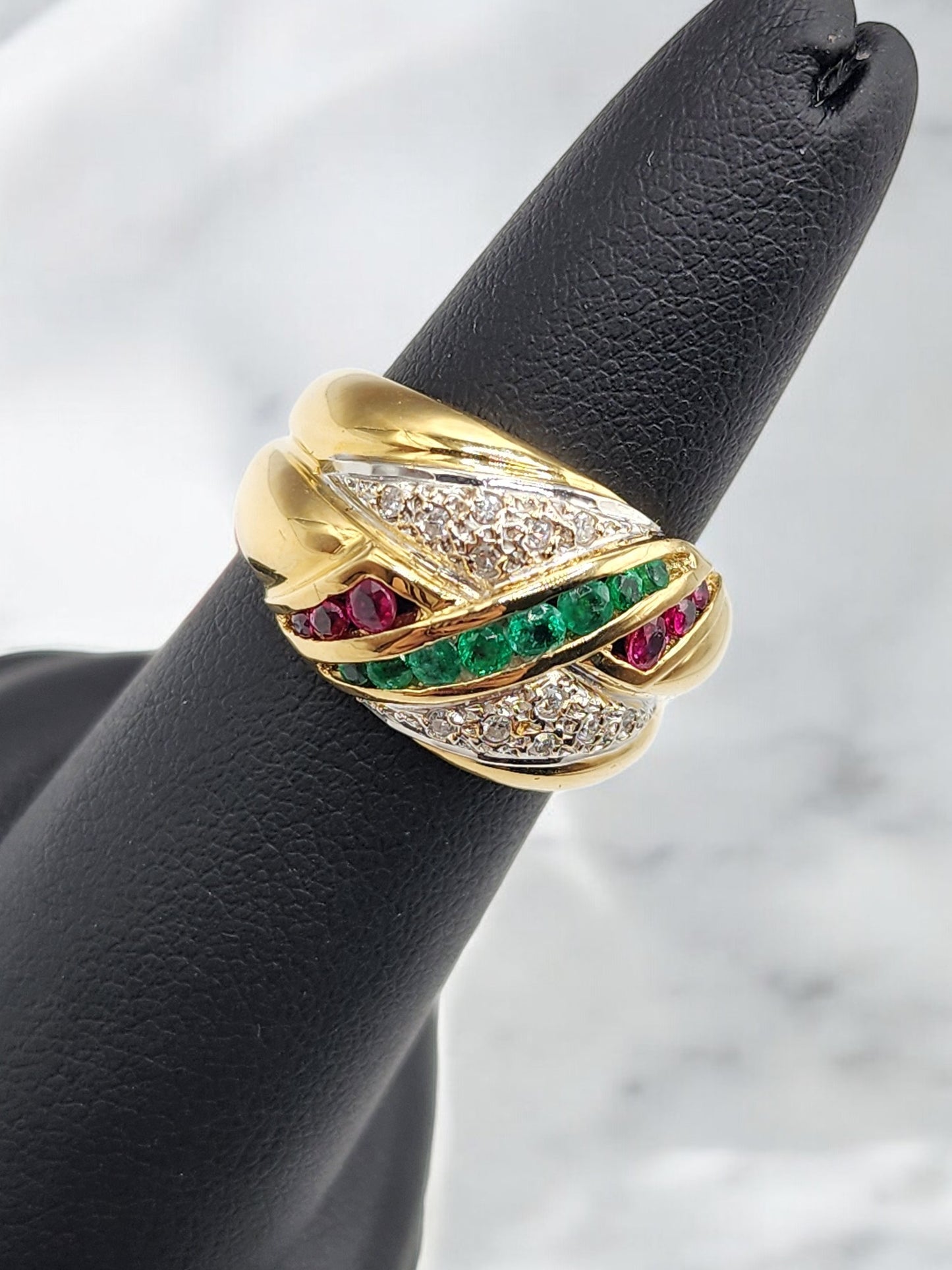 18KT Yellow Gold 0.60cttw Emerald/Ruby W/.12cttw Diamond Ring