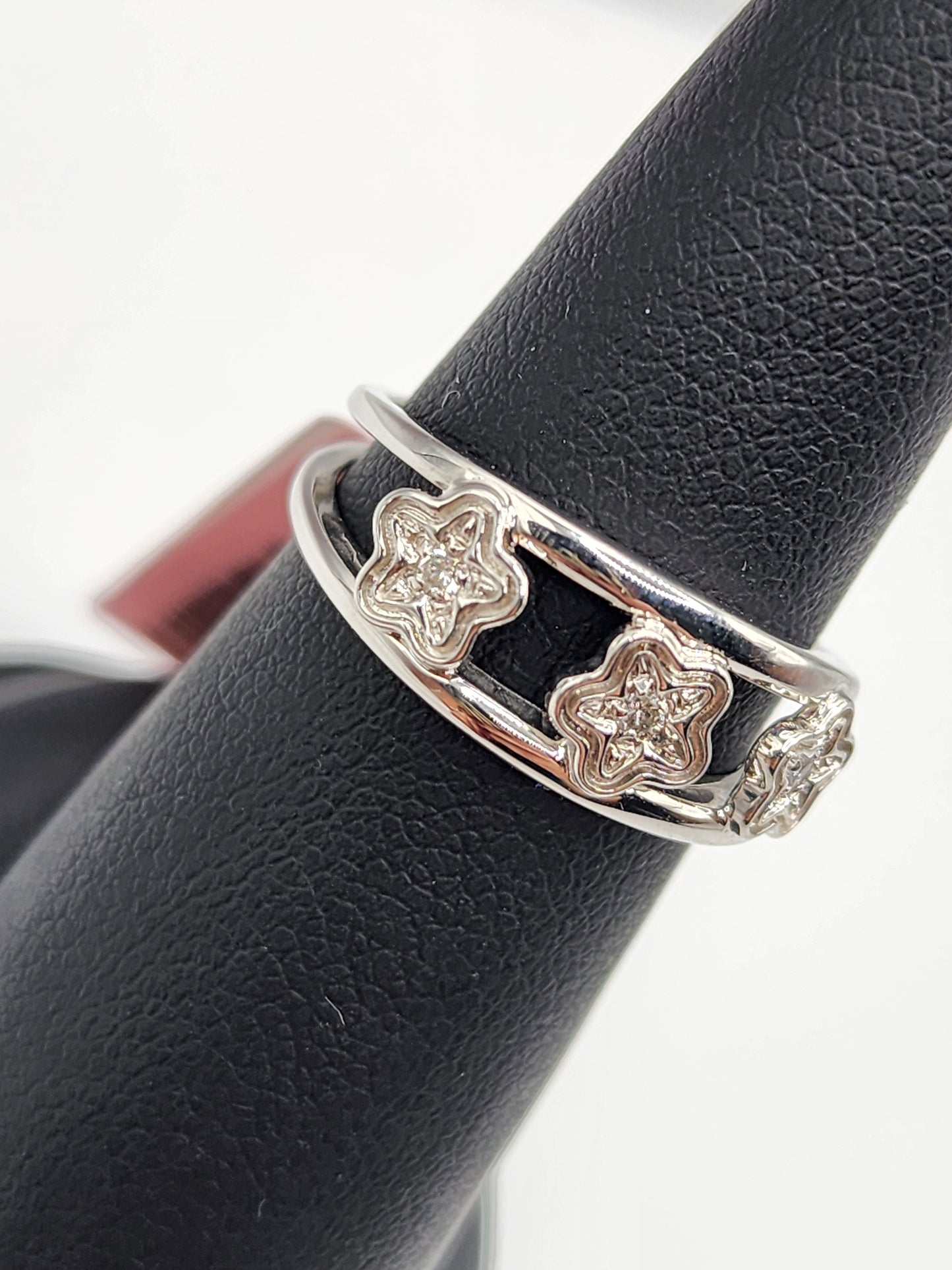 18KT White Gold W/ White Diamond .15cttw Star Ring