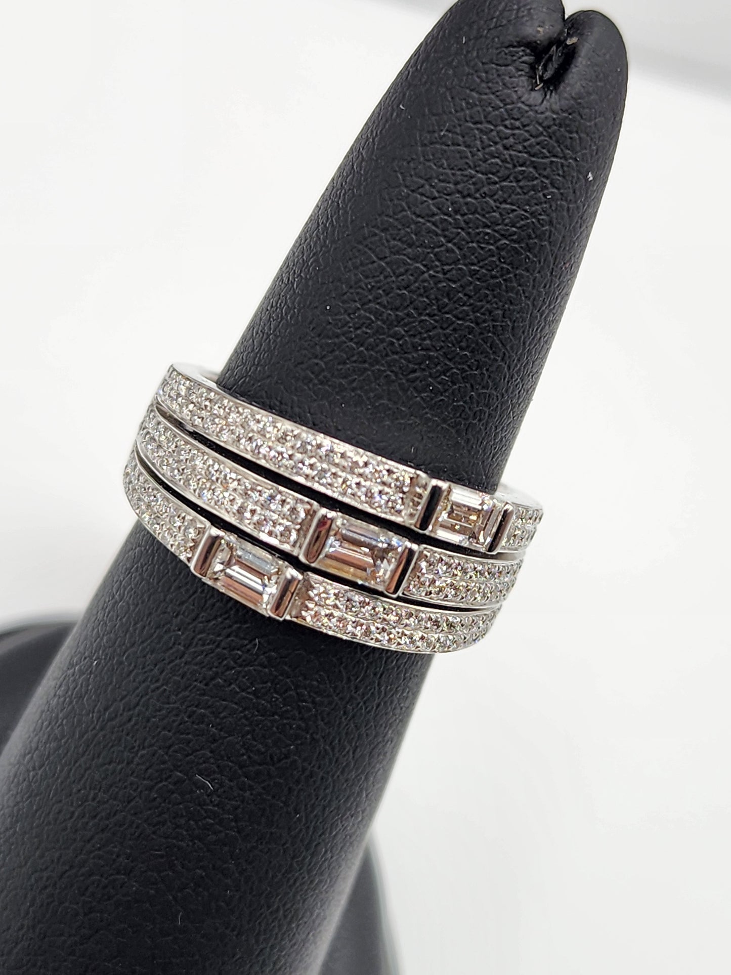 18KT White Gold W/ White Bag Diamond 1.65cttw Wedding Ring