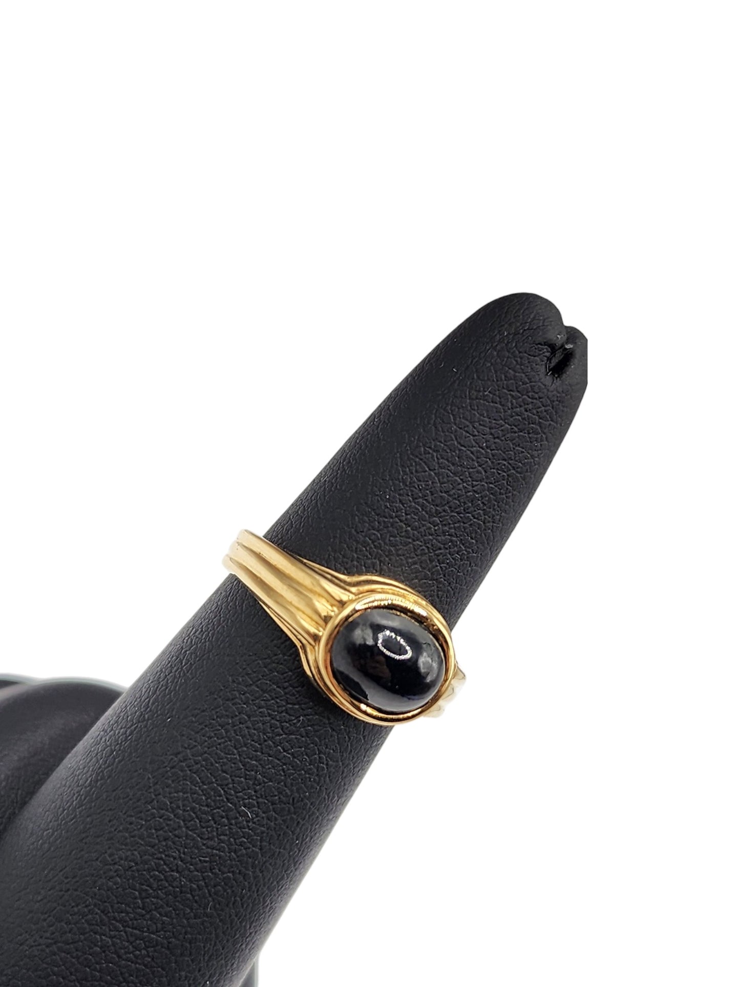 18KT Yellow Gold W/ Oval Gen Onyx Ring