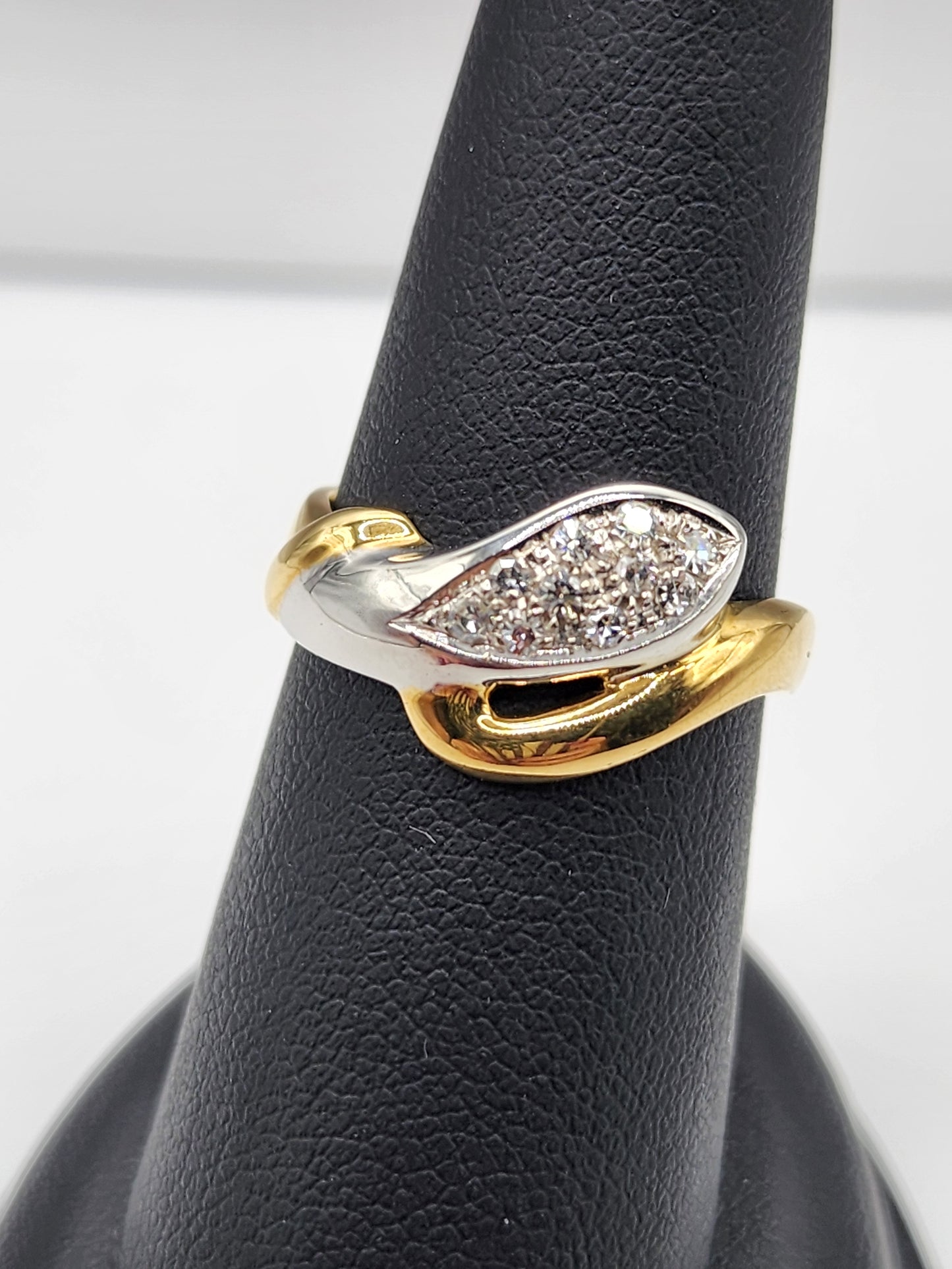 18KT White & Yellow Gold W/ White Diamond 0.16cttw Ring