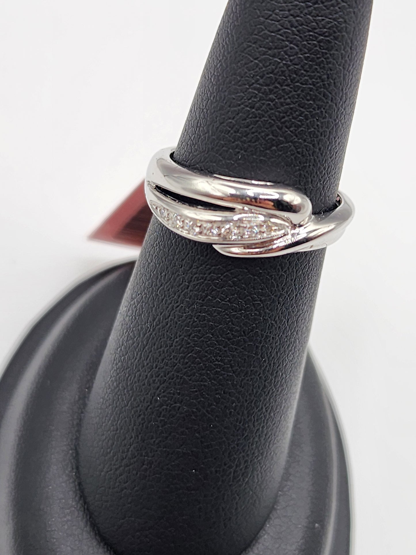 18KT White Gold W/ & .10 Diamond Wavy Ring