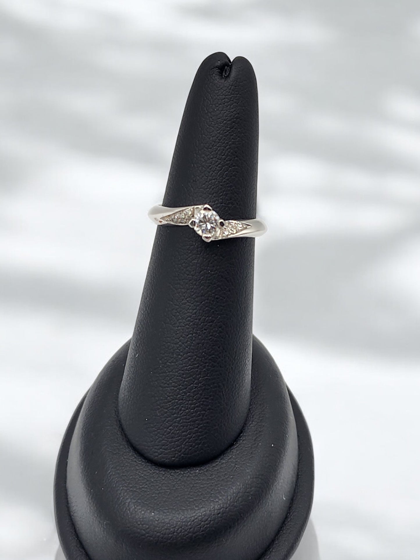 18KT White Gold 0.40cttw & White Swirl Wedding Diamond Ring