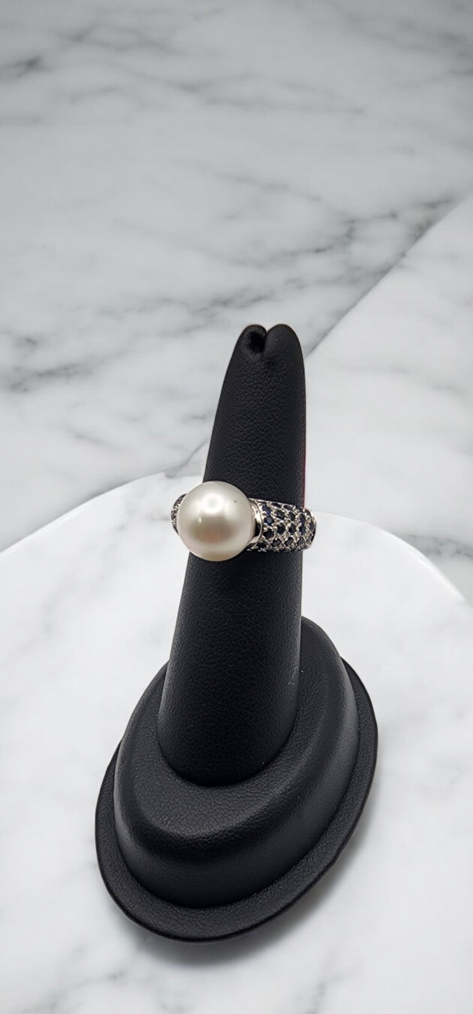 18KT White Gold W/ 1.00cttw Gen Sapphire& WFPearl 10mm Ring.