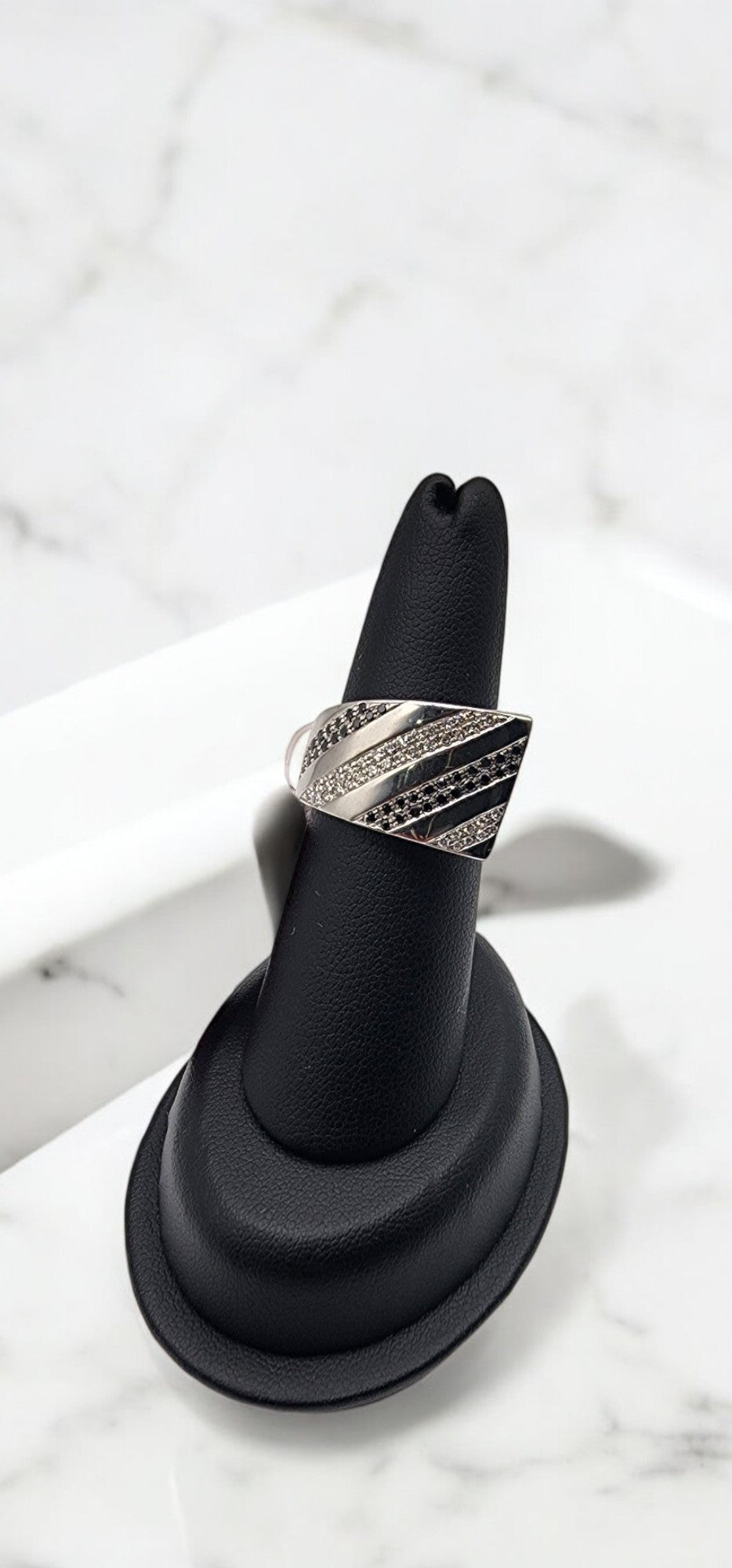18KT White Gold 0.60cttw W/ White & Black Diamond Ring