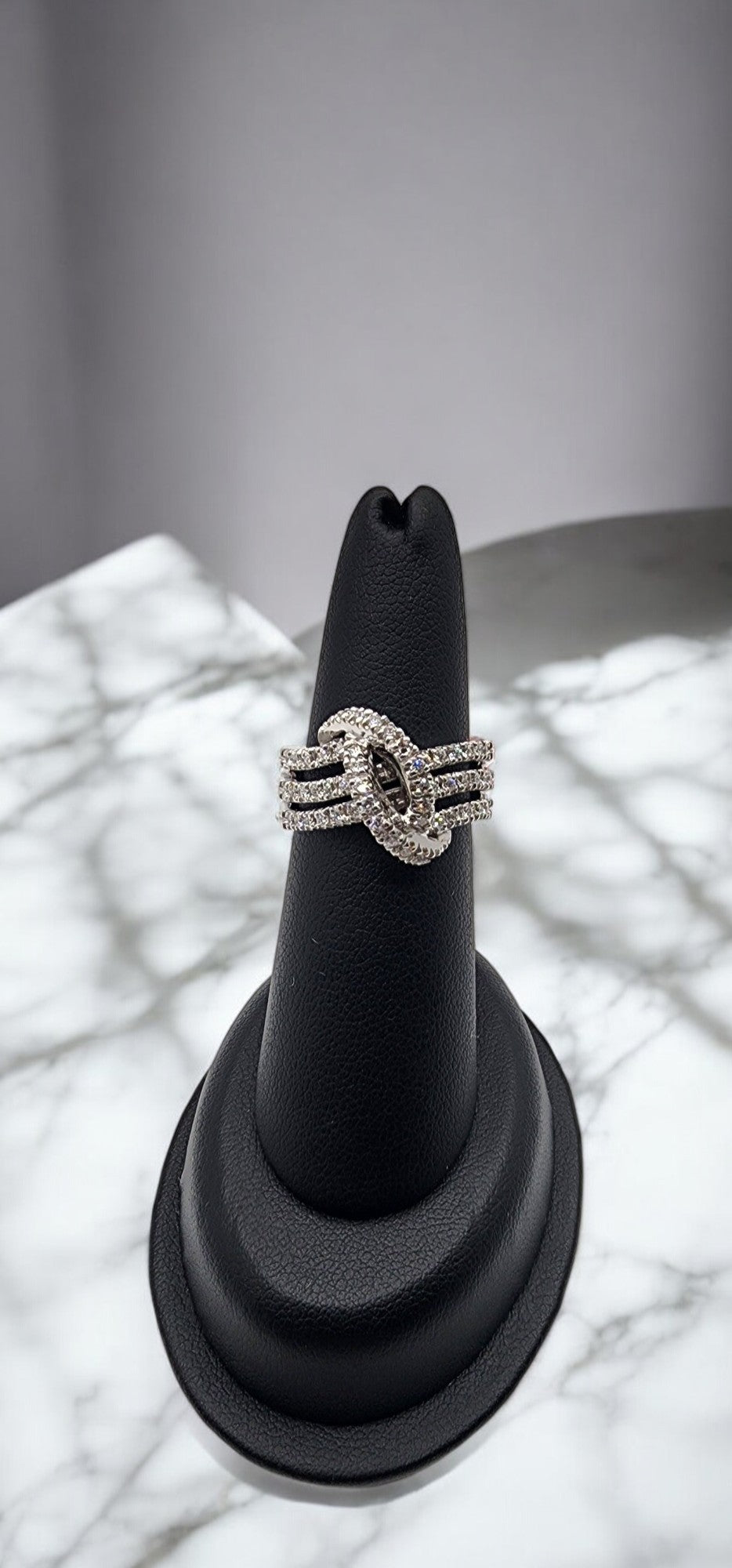 18KT White Gold 0.75cttw W/ White Center Loop Diamond Ring