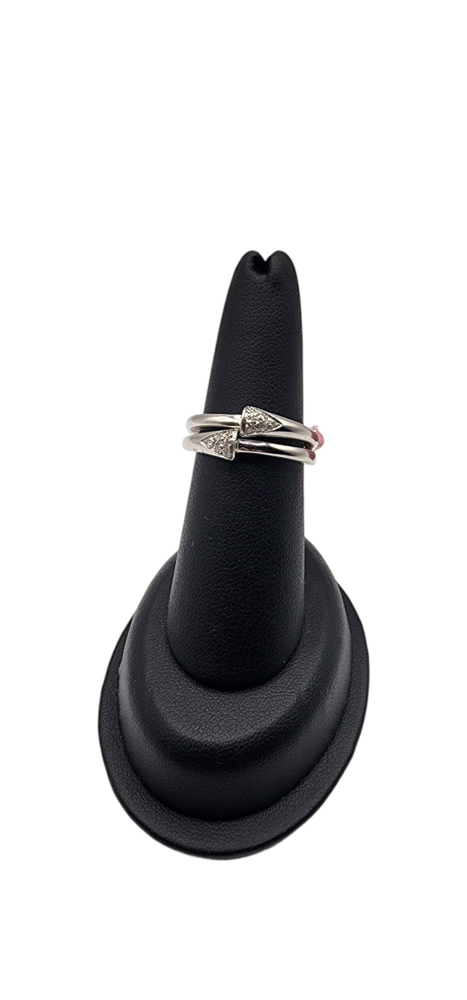 18KT White Gold 0.10cttw W/ White Doble Arrow Diamond Ring