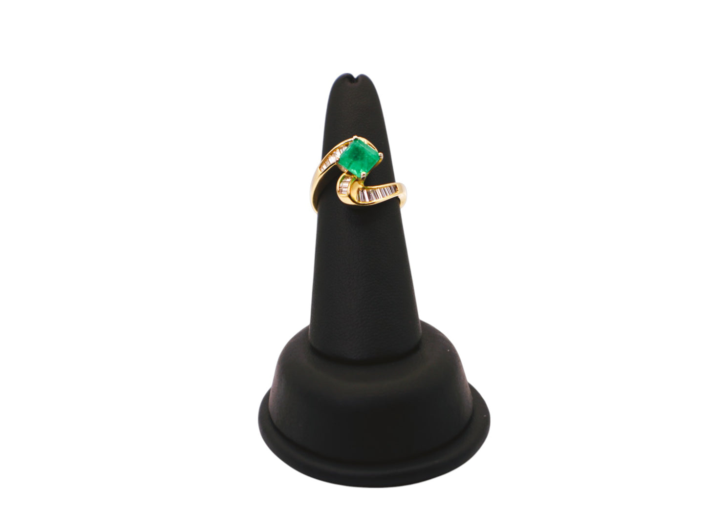 18KT Yellow Gold 1.50cttw Gen Emerald W/ White Diamond 1.00cttw Ring.