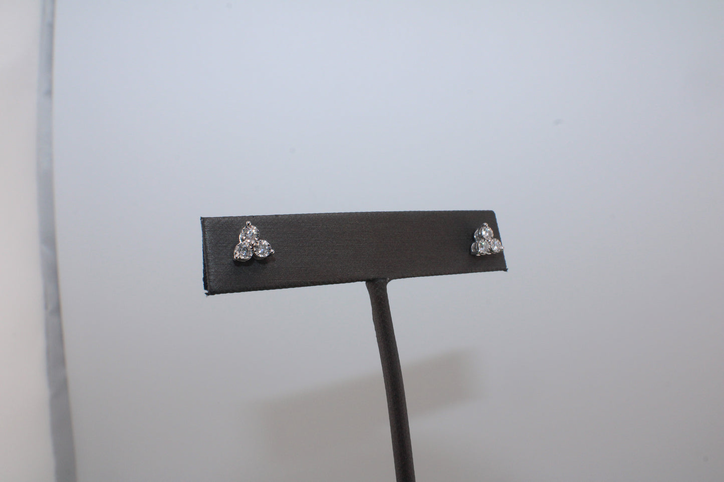 10KT White Gold W/ Diamond .25cttw Cluster Triple Cir Illusion Studs Earrings