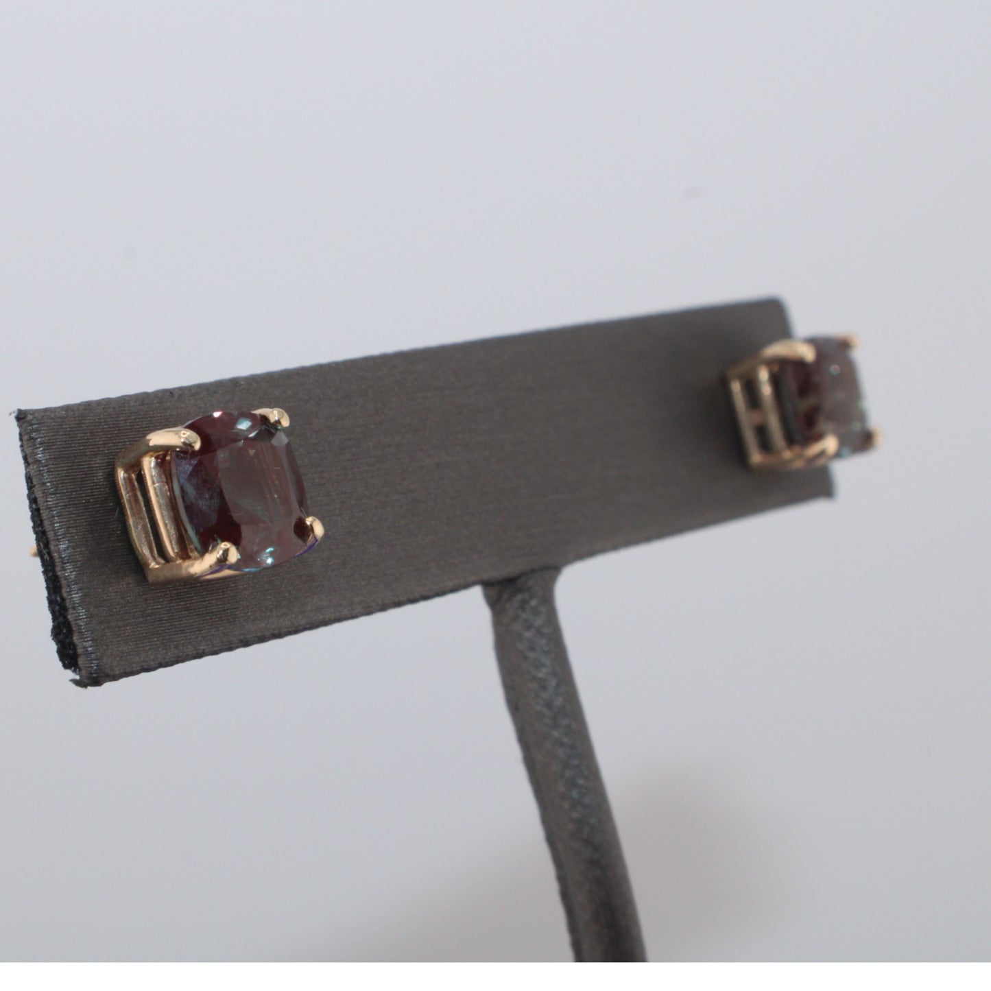 14KT Yellow Gold 5.70cttw Alexandrite Recrys Studs Earrings