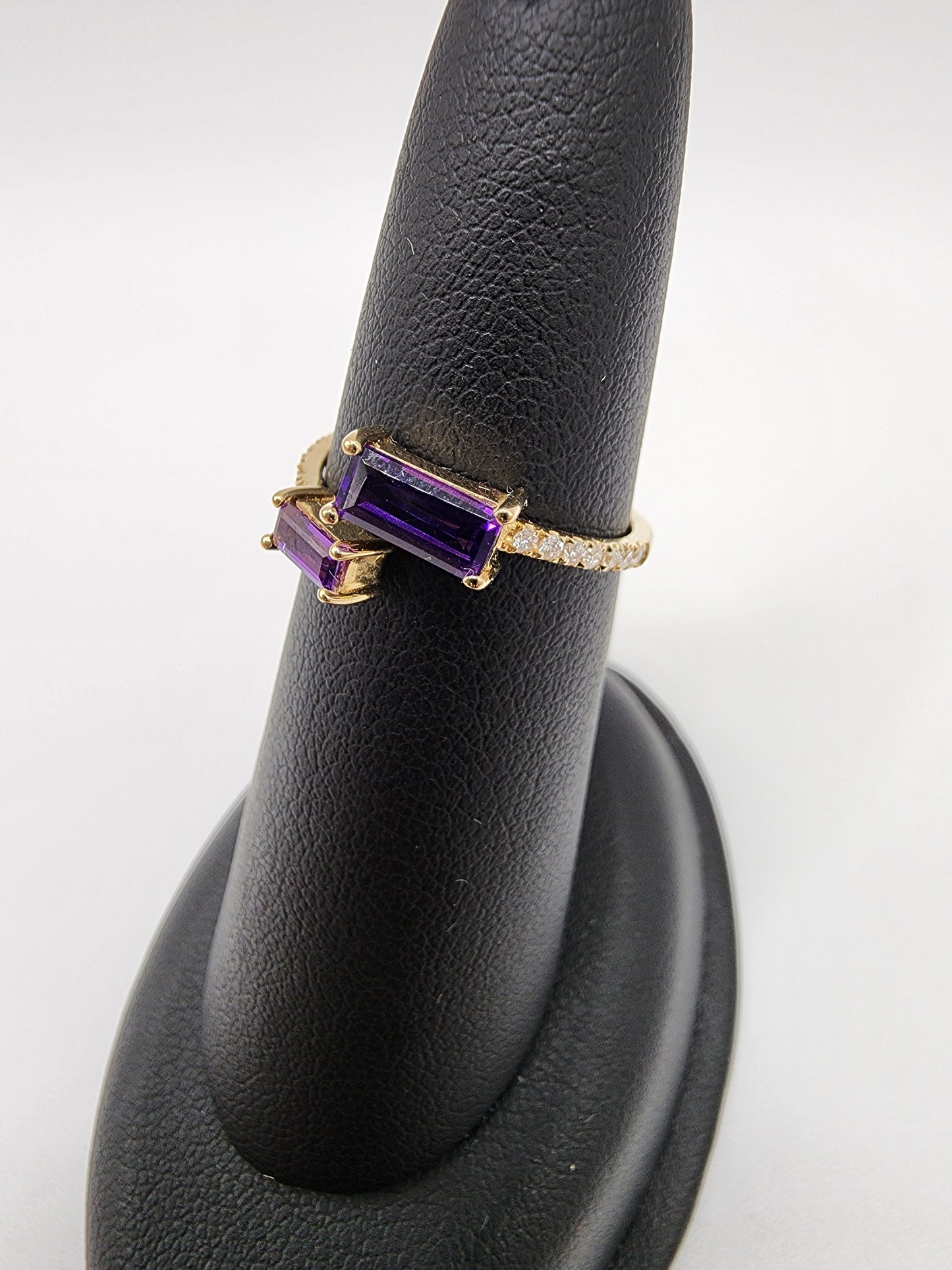 14KT Yellow Gold Ring Amethyst Emrld CUT W/ Diamond