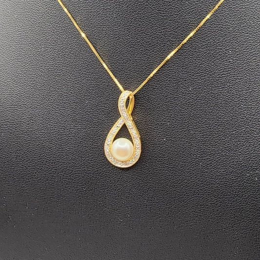 14KT Yellow Gold FW Pearl W/0.5cttw Diamond Loop Pendant And Chain 18"