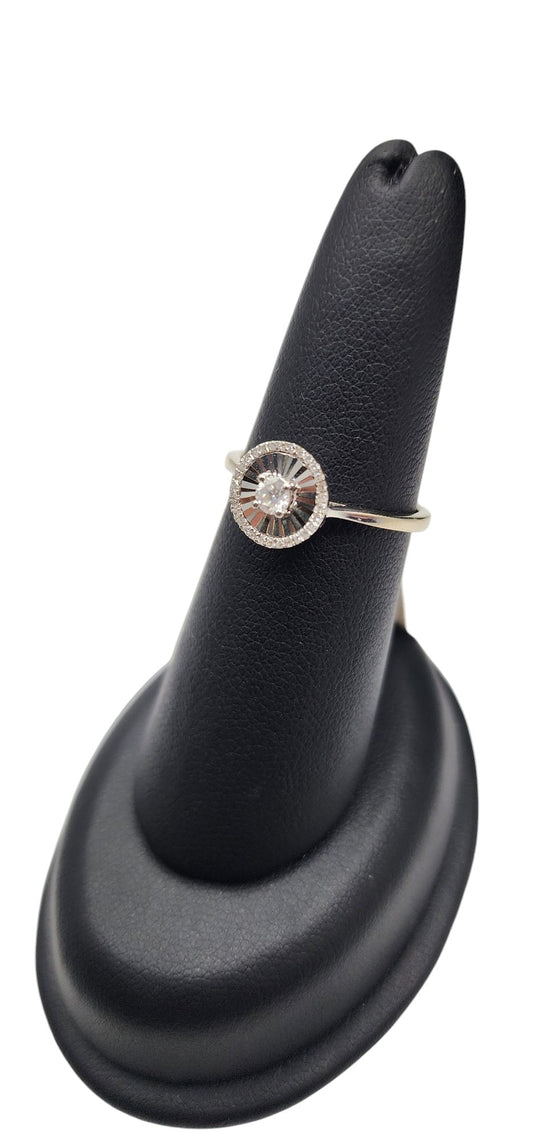 14KT White Gold .25cttw Solitaire White Diamond Illusion Ring