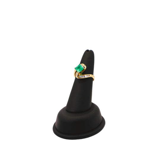 18KT Yellow Gold 1.50cttw Gen Emerald W/ White Diamond 1.00cttw Ring.