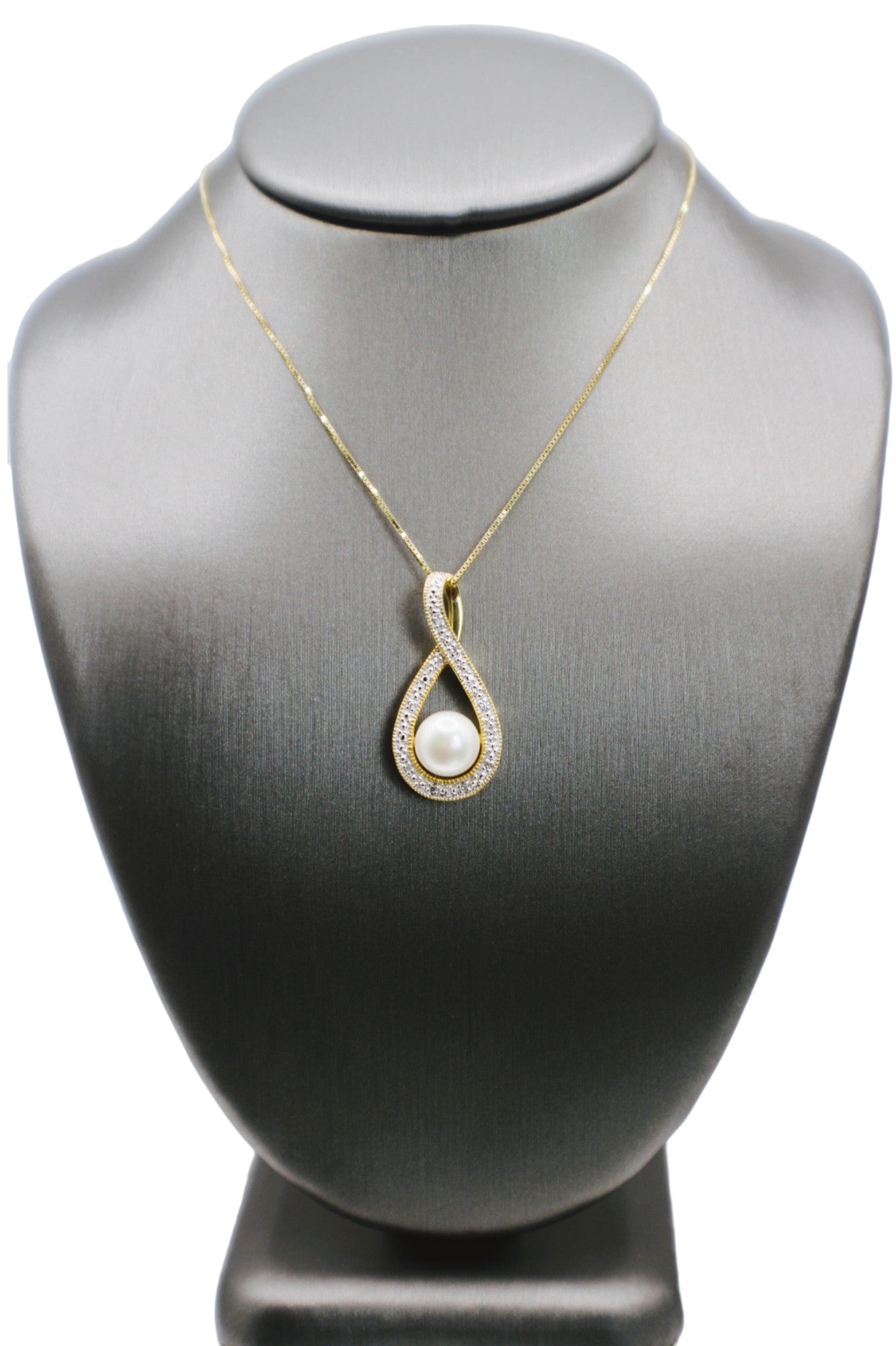 14KT Yellow Gold FW Pearl W/0.5cttw Diamond Loop Pendant And Chain 18"